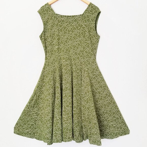 Effie's Heart Green Midi Dress with White Leaf Pattern - Picture 3 of 15